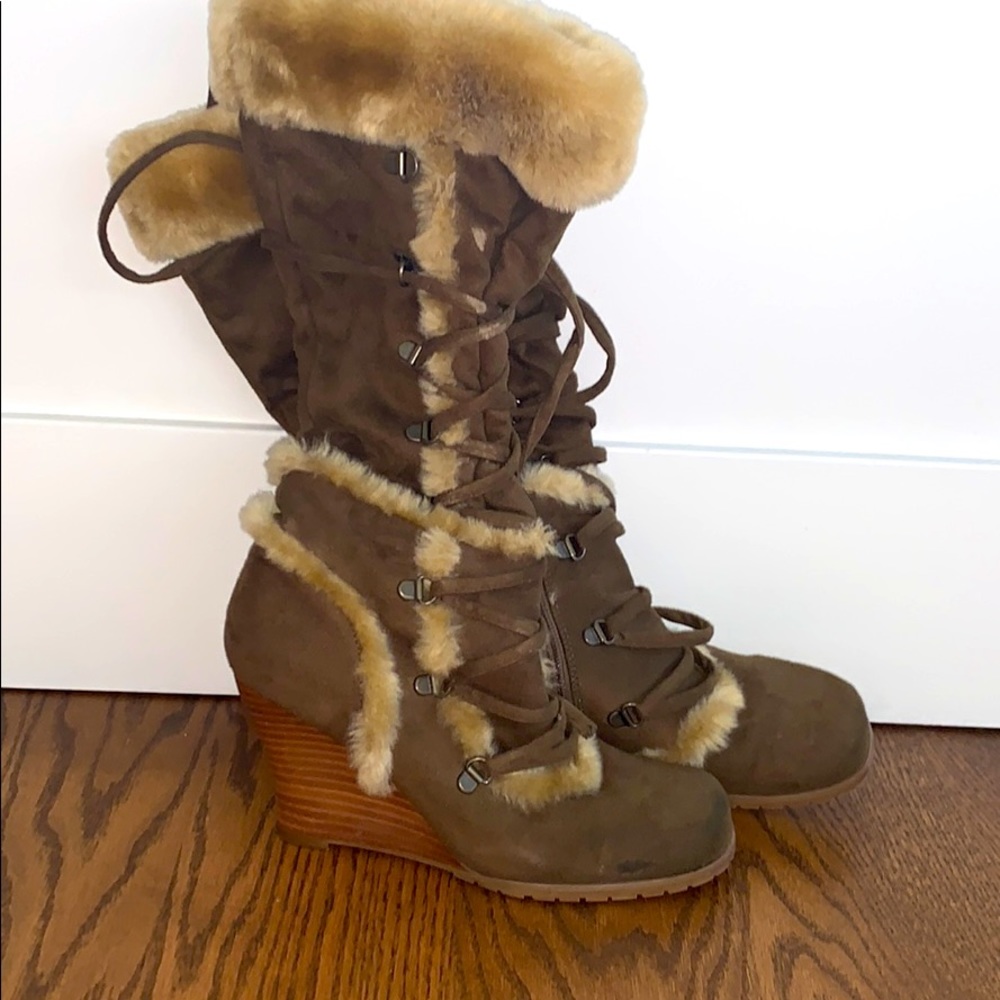 Cute wedge lace up boots!